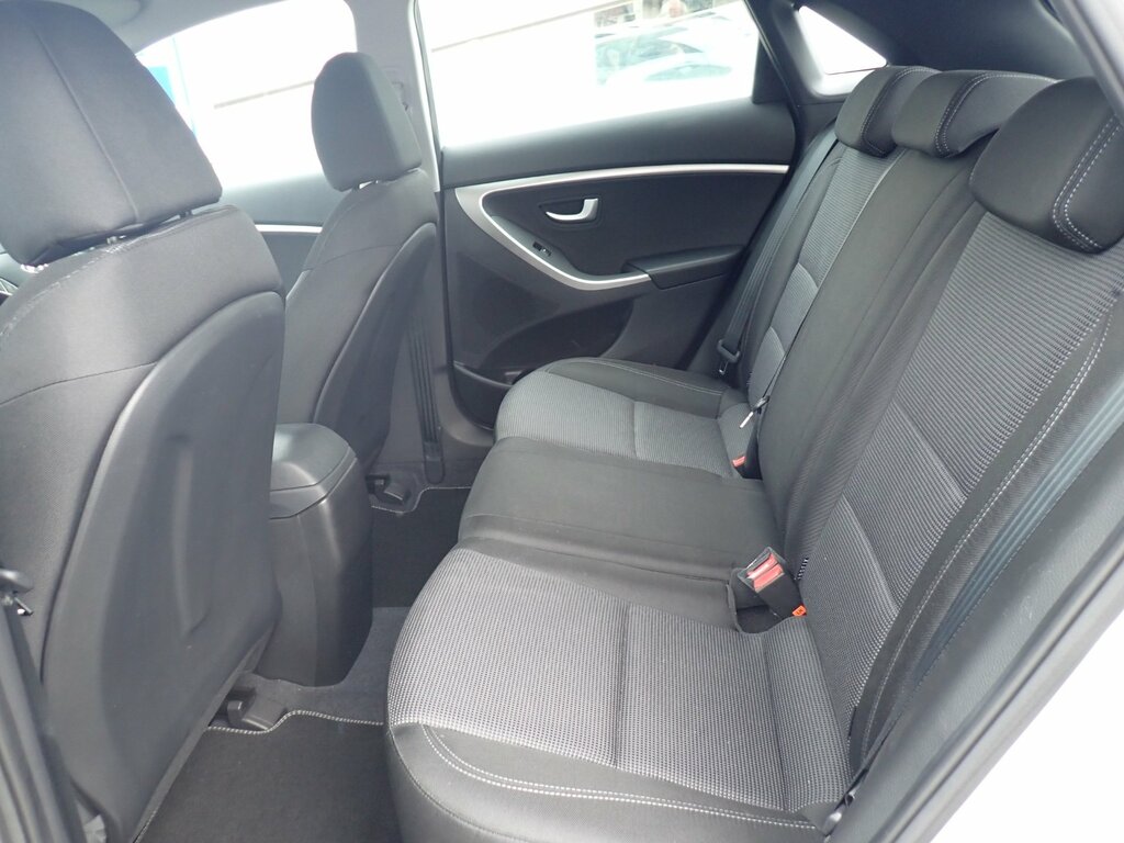 Hyundai I30 1.6 Crdi Active Hatchback Euro 5 Silver #4
