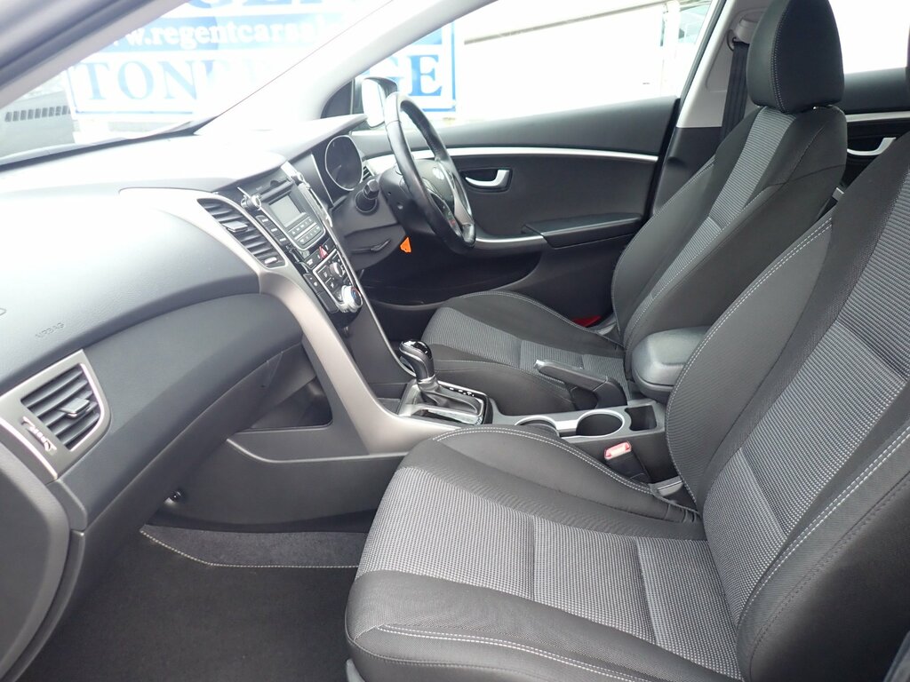 Hyundai I30 1.6 Crdi Active Hatchback Euro 5 Silver #3