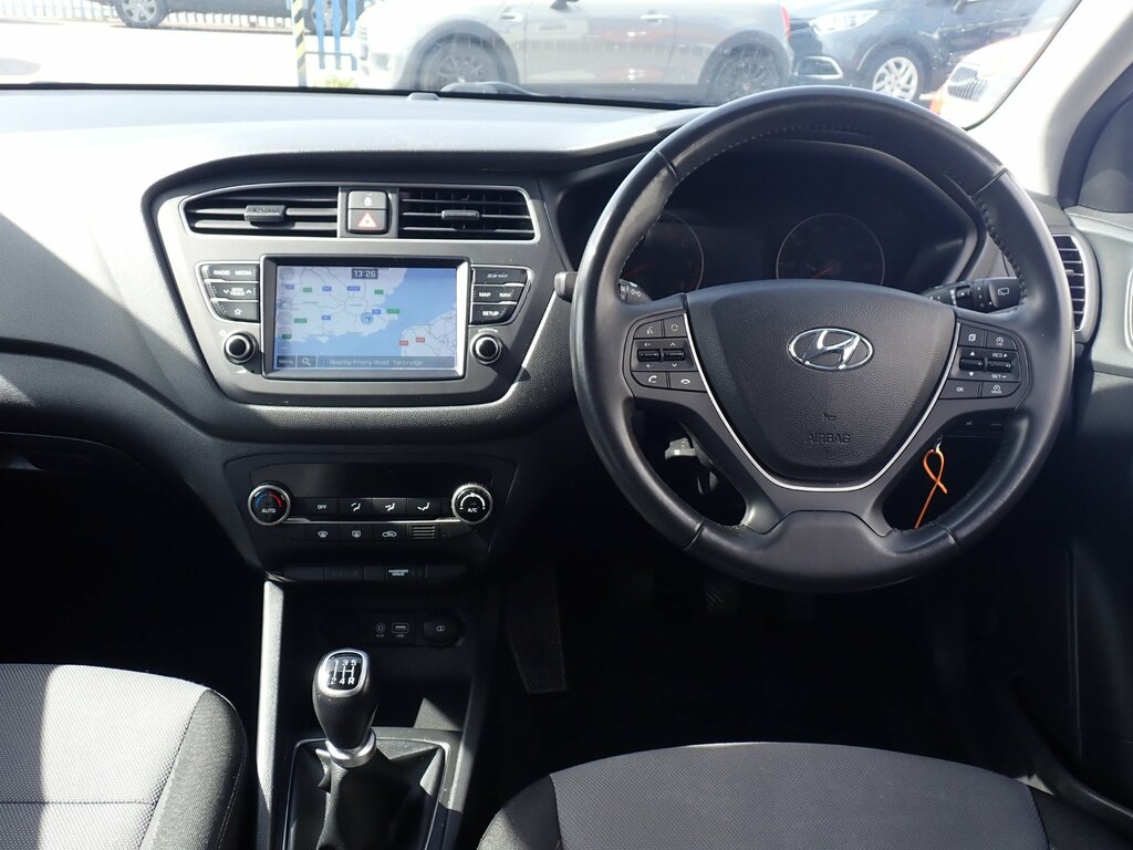Hyundai I20 1.2 Premium Nav Hatchback Euro 6 CV19FYG Grey #2