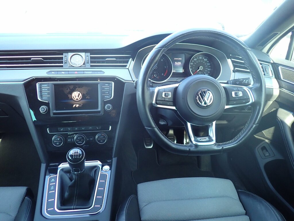 Volkswagen Passat 2.0 Tdi Bluemotion Tech R-line Saloon M White #2