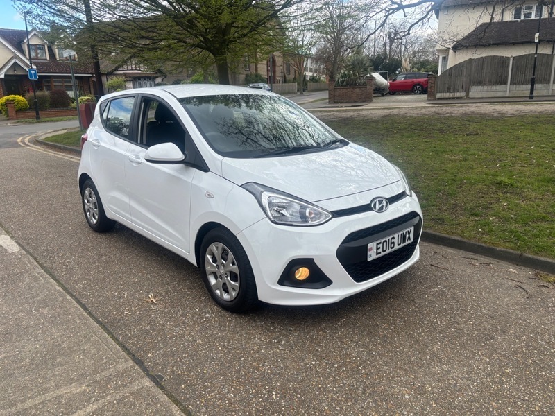 Hyundai I10 Se Blue Drive White