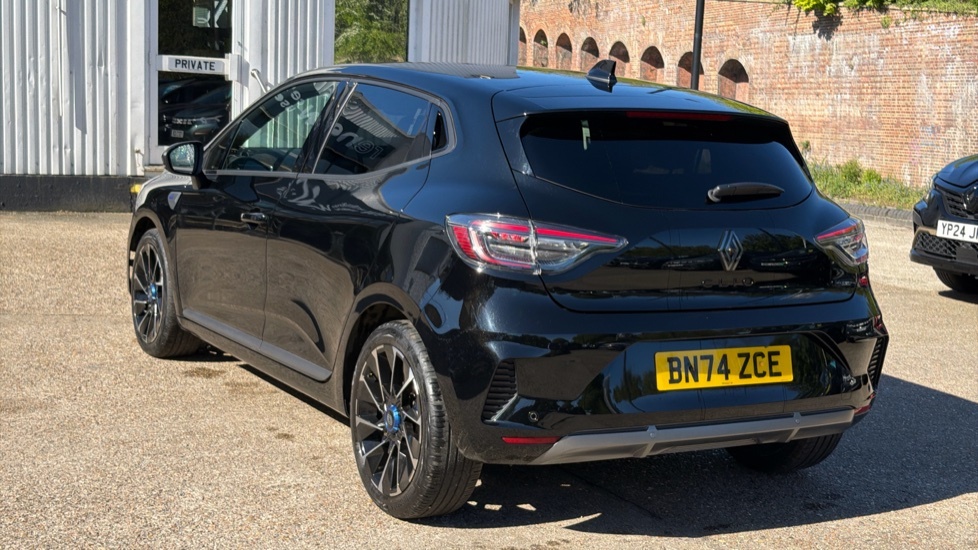 Renault Clio Renault Clio 1.6 E-tech Full Hybrid 145 Esprit Alp BN74ZCE Black #3