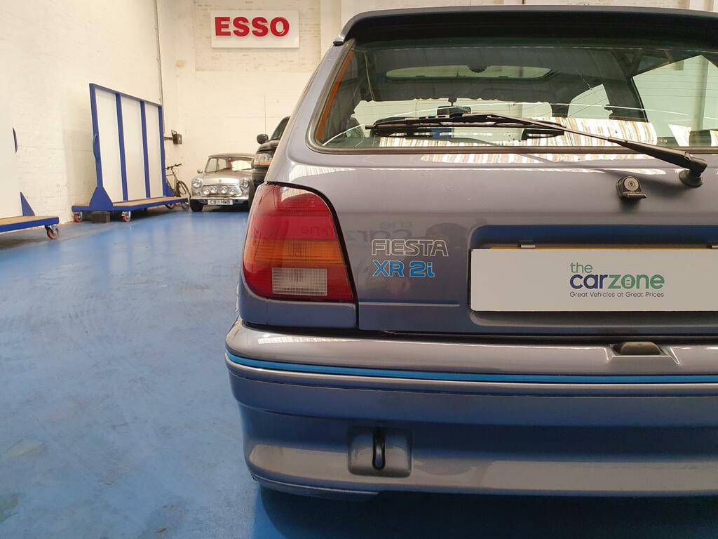 Ford Fiesta  Gold #5