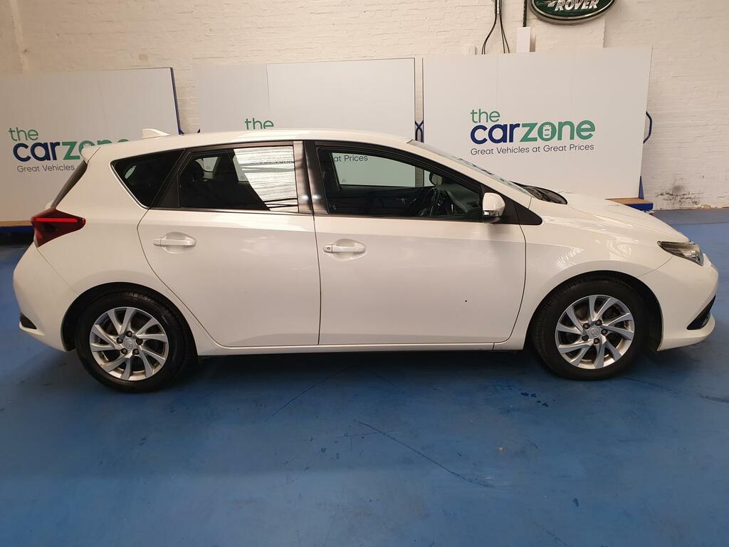 Toyota Auris Hatchback FN66EYJ  #2