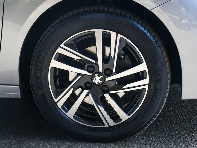 Peugeot 208 1.2 Puretech Allure Premium Hatchback FM22ECD Grey #4