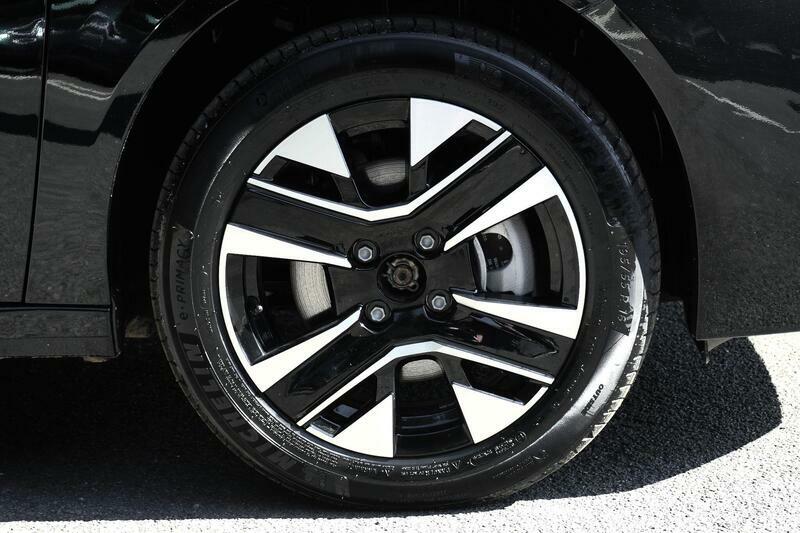 Peugeot 208 1.2 Allure Hatchback Hybrid E-dsc6 Euro BF26PXR Black #4