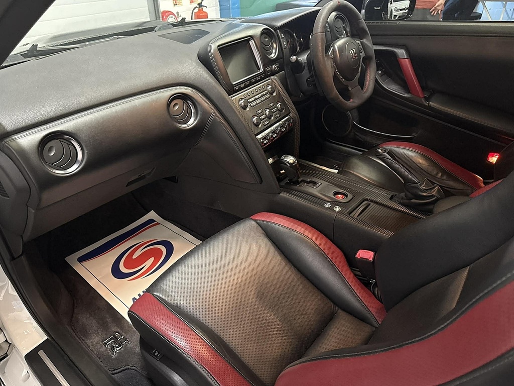 Nissan GT-R V6 Premium Edition White #3