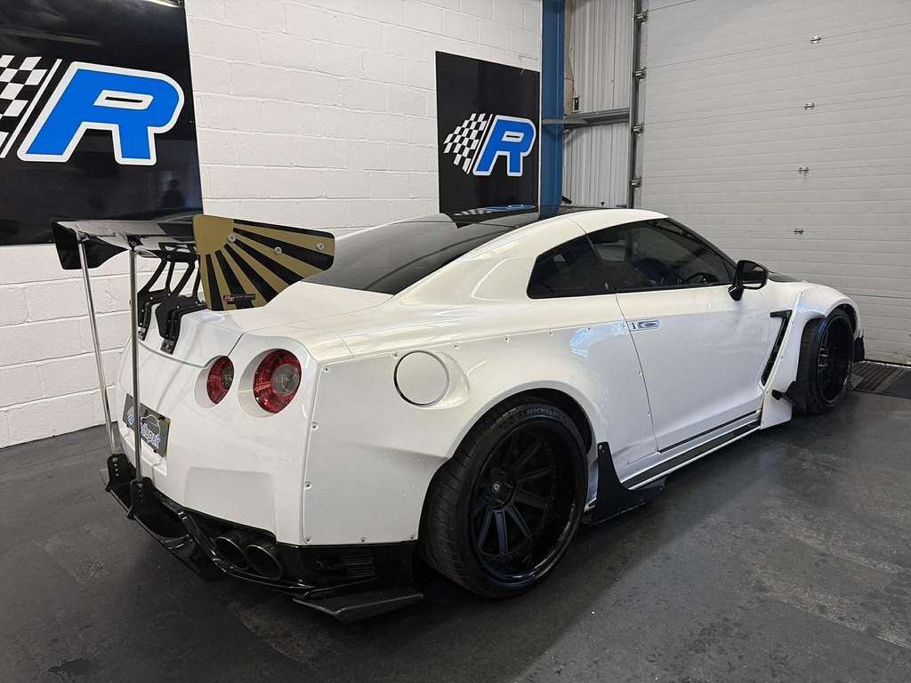Nissan GT-R V6 Premium Edition White #2