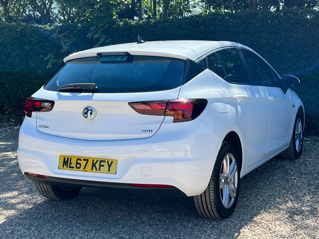 Vauxhall Astra 1.6L Design ML67KFY White #6
