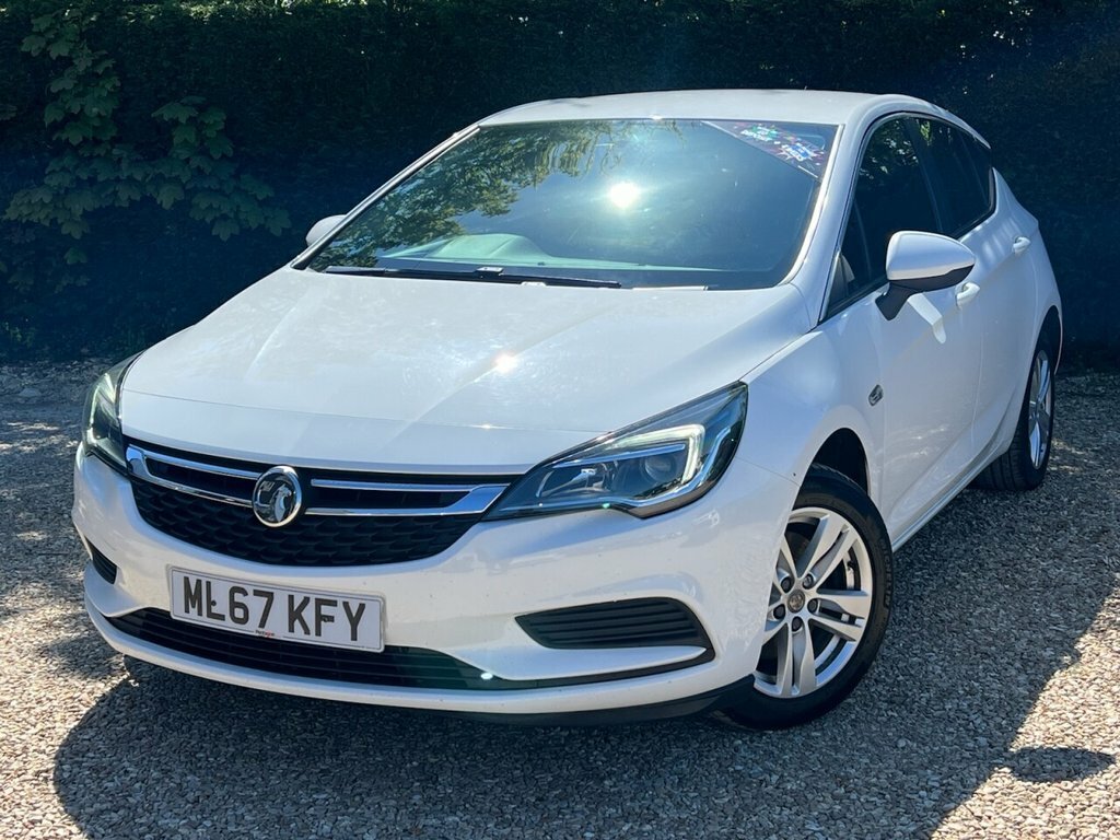 Vauxhall Astra 1.6L Design ML67KFY White #2