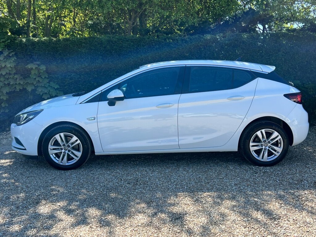 Vauxhall Astra 1.6L Design ML67KFY White #5