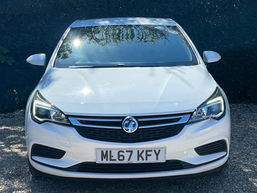 Vauxhall Astra 1.6L Design ML67KFY White #3