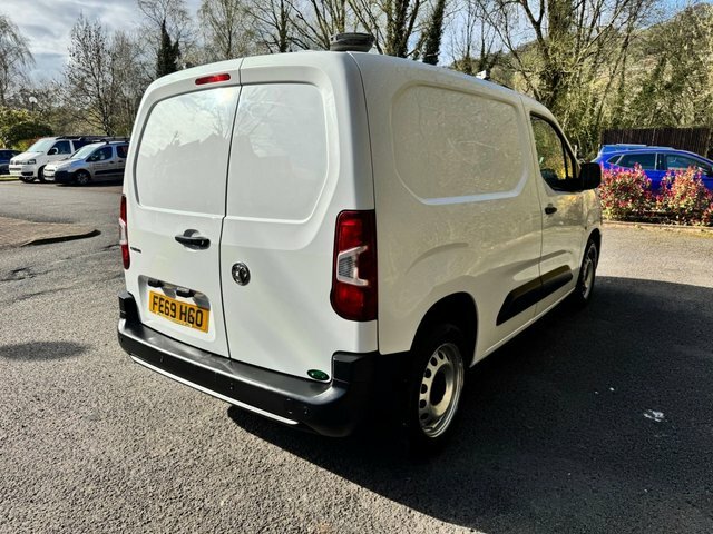 Vauxhall Combo Mpv FE69HGO White #4