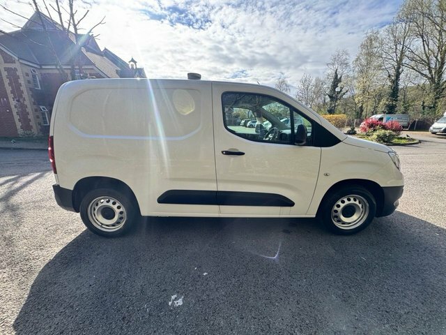 Vauxhall Combo Mpv FE69HGO White #5