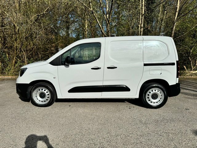 Vauxhall Combo Mpv FE69HGO White #2
