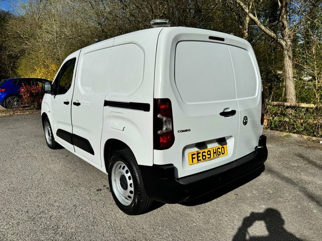 Vauxhall Combo Mpv FE69HGO White #3