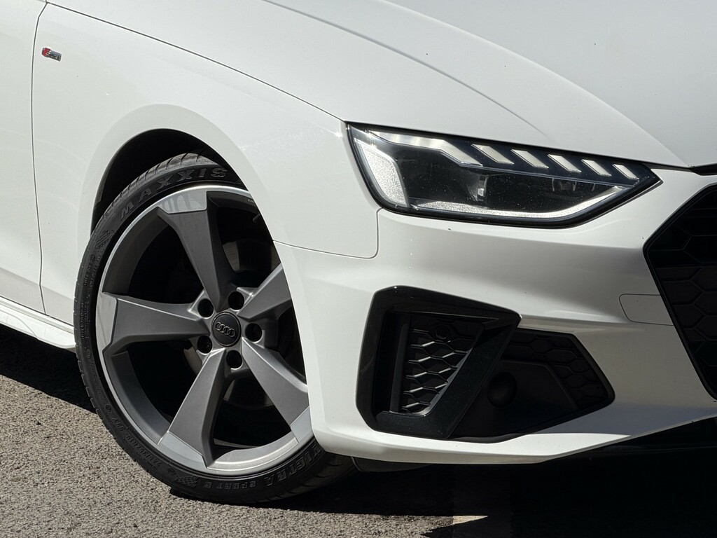 Audi A4 Avant 2.0 Tdi 35 Black Edition KY70ADV White #4