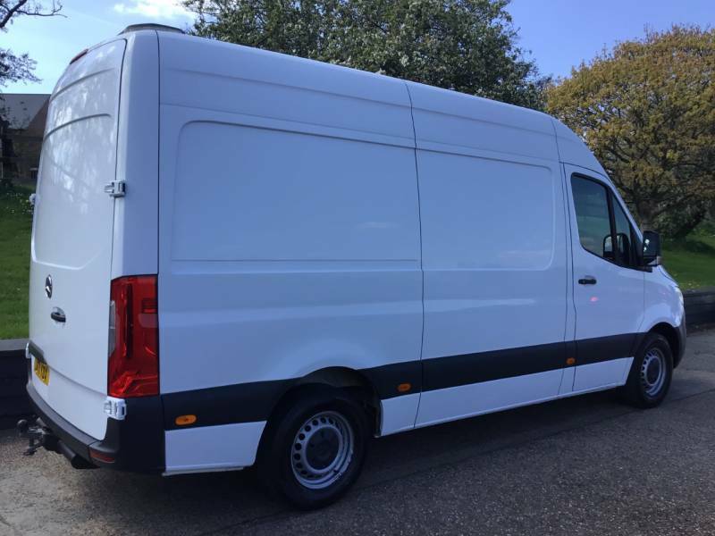 Mercedes-Benz Sprinter 3.5T H2 Progressive Van - 2022 71 LM71YDX White #4