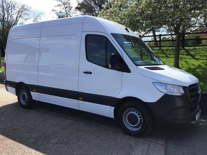 Mercedes-Benz Sprinter 3.5T H2 Progressive Van - 2022 71 LM71YDX White #2