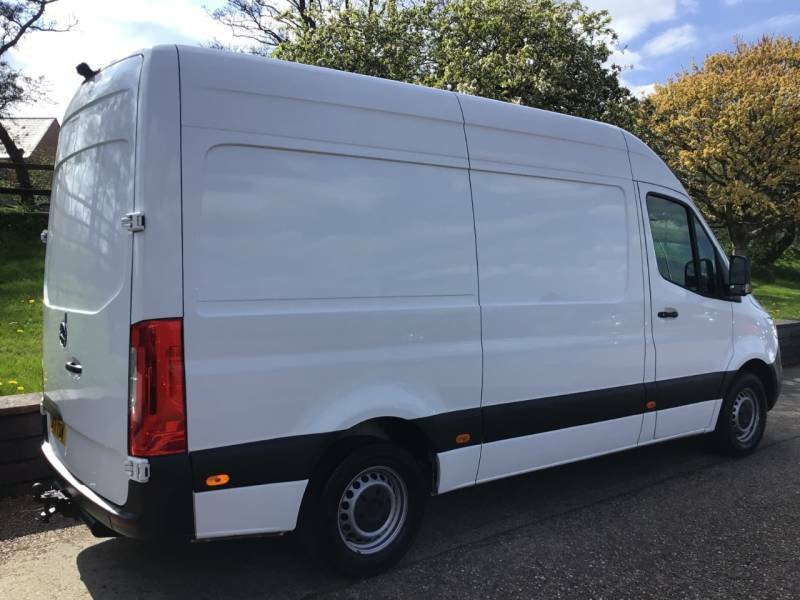 Mercedes-Benz Sprinter 3.5T H2 Progressive Van - 2022 71 LM71YDW White #4