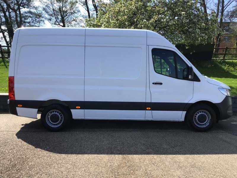 Mercedes-Benz Sprinter 3.5T H2 Progressive Van - 2022 71 LM71YDW White #3
