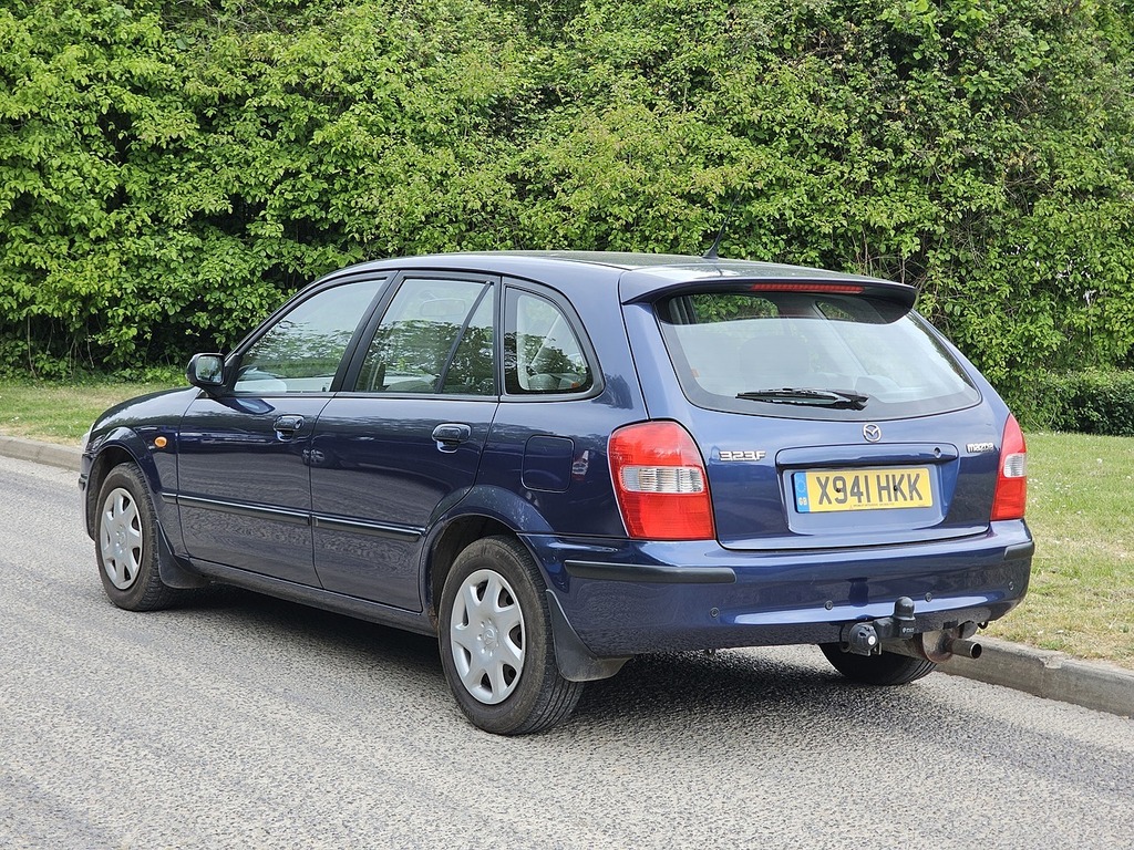 Mazda 323 Hatchback 1.5 Lxi 2000X Silver #3