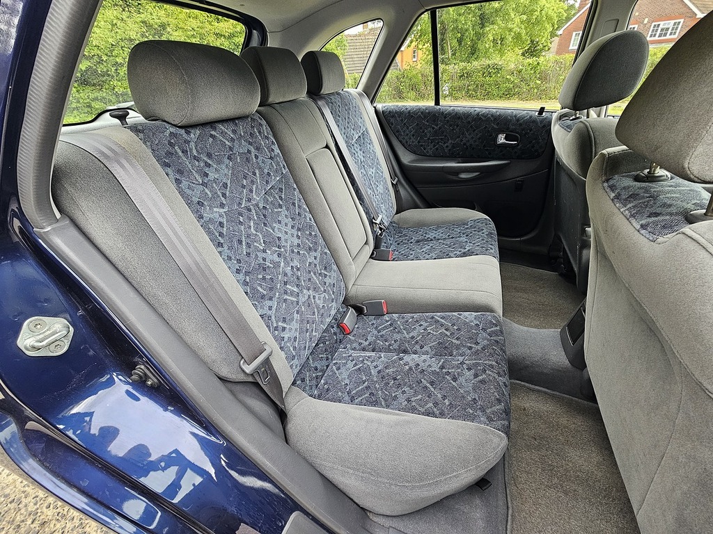 Mazda 323 Hatchback 1.5 Lxi 2000X Silver #8