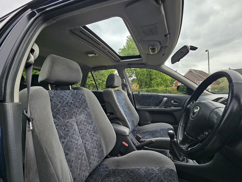 Mazda 323 Hatchback 1.5 Lxi 2000X Silver #10