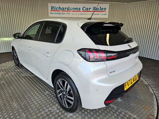Peugeot 208 1.2 Puretech Allure Premium Hatchback FV72AGO White #6