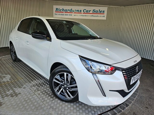 Peugeot 208 1.2 Puretech Allure Premium Hatchback White