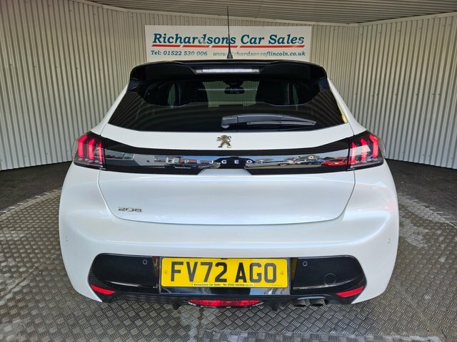 Peugeot 208 1.2 Puretech Allure Premium Hatchback FV72AGO White #4