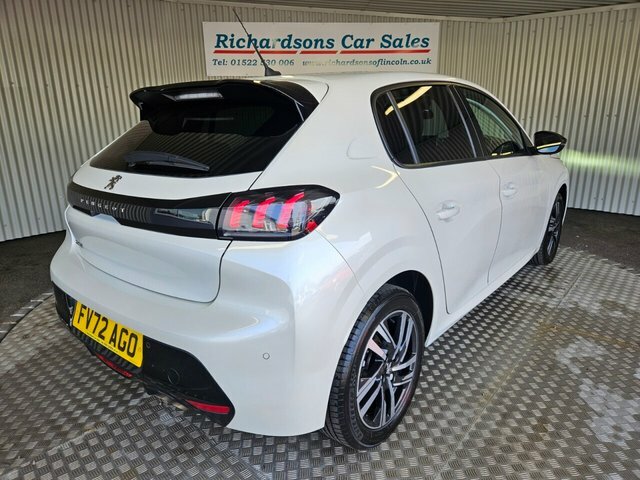 Peugeot 208 1.2 Puretech Allure Premium Hatchback FV72AGO White #3