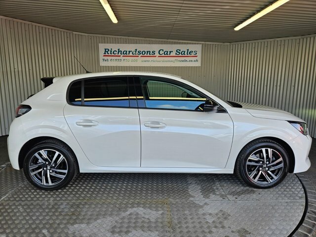 Peugeot 208 1.2 Puretech Allure Premium Hatchback FV72AGO White #2