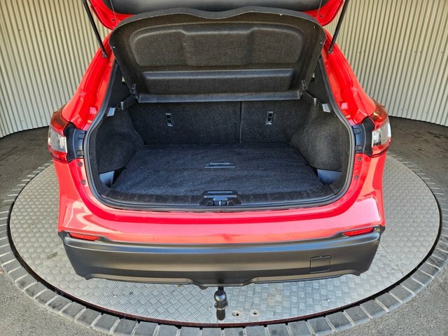 Nissan Qashqai 1.3 Dig-t Acenta Premium Suv Eur SO19VLR Red #5
