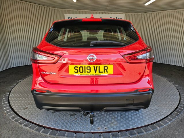Nissan Qashqai 1.3 Dig-t Acenta Premium Suv Eur SO19VLR Red #4