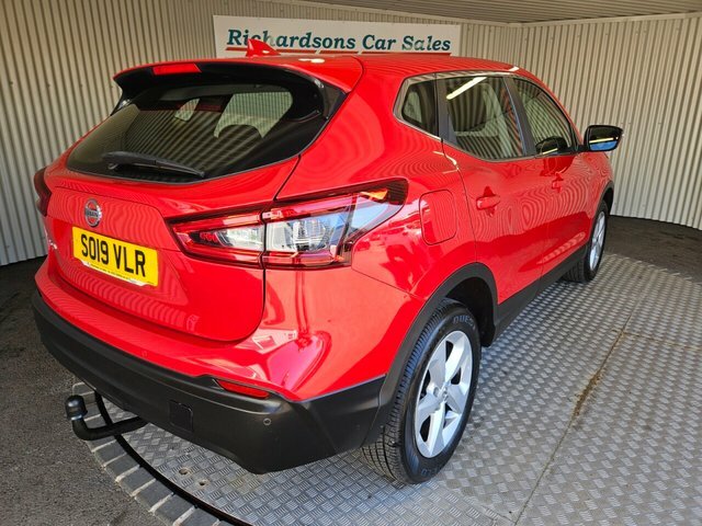 Nissan Qashqai 1.3 Dig-t Acenta Premium Suv Eur SO19VLR Red #3