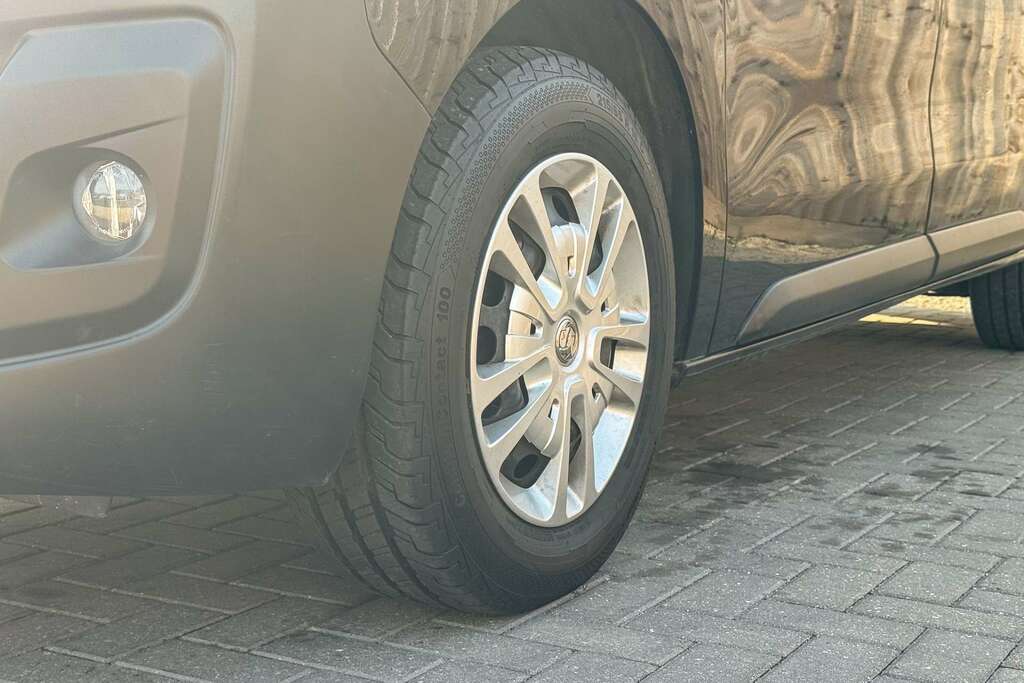 Vauxhall Vivaro Vauxhall Vivaro 2.0 Vivaro F3100 Dynamic Ss Black #5