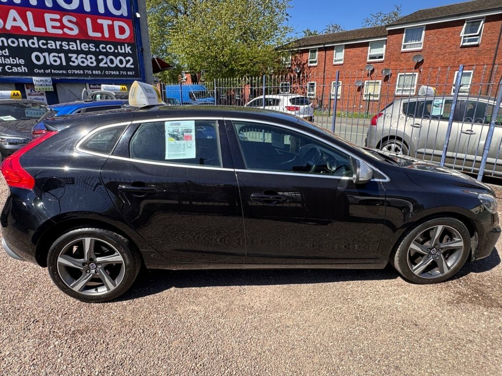 Volvo V40 2L R-design Lux Nav GM65TEV Black #4