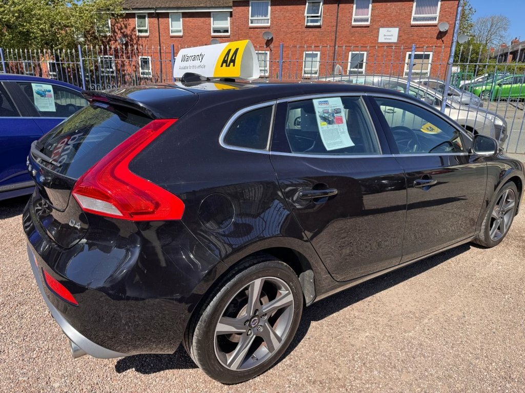 Volvo V40 2L R-design Lux Nav GM65TEV Black #2