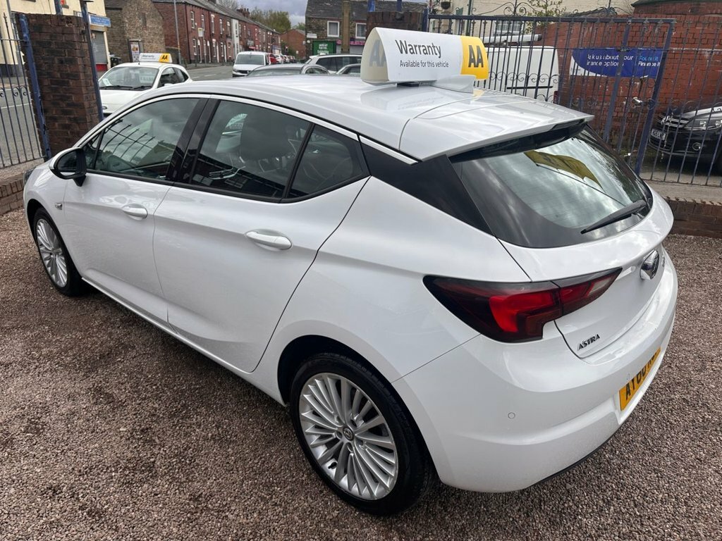 Vauxhall Astra 1.4L Elite Nav AY66XOP White #3