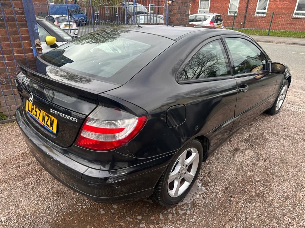 Mercedes-Benz C Class 1.8L Se Black #2