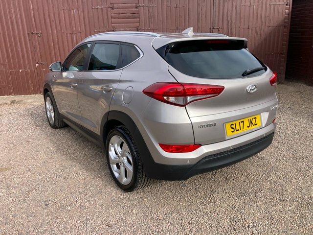Hyundai Tucson Suv SL17JKZ White #4