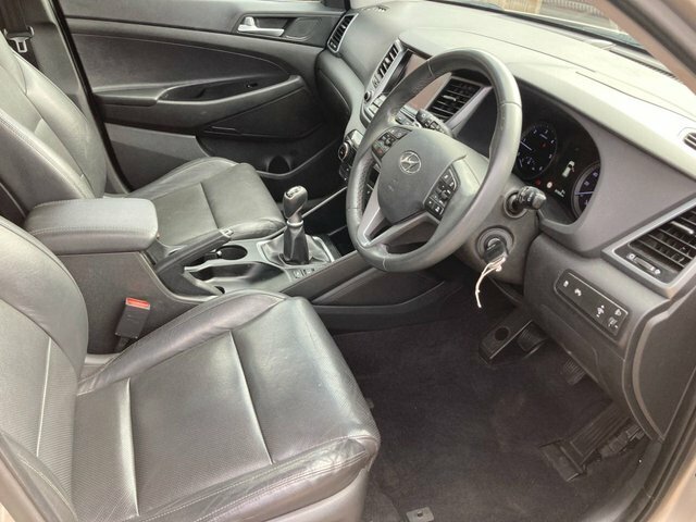 Hyundai Tucson Suv SL17JKZ White #6