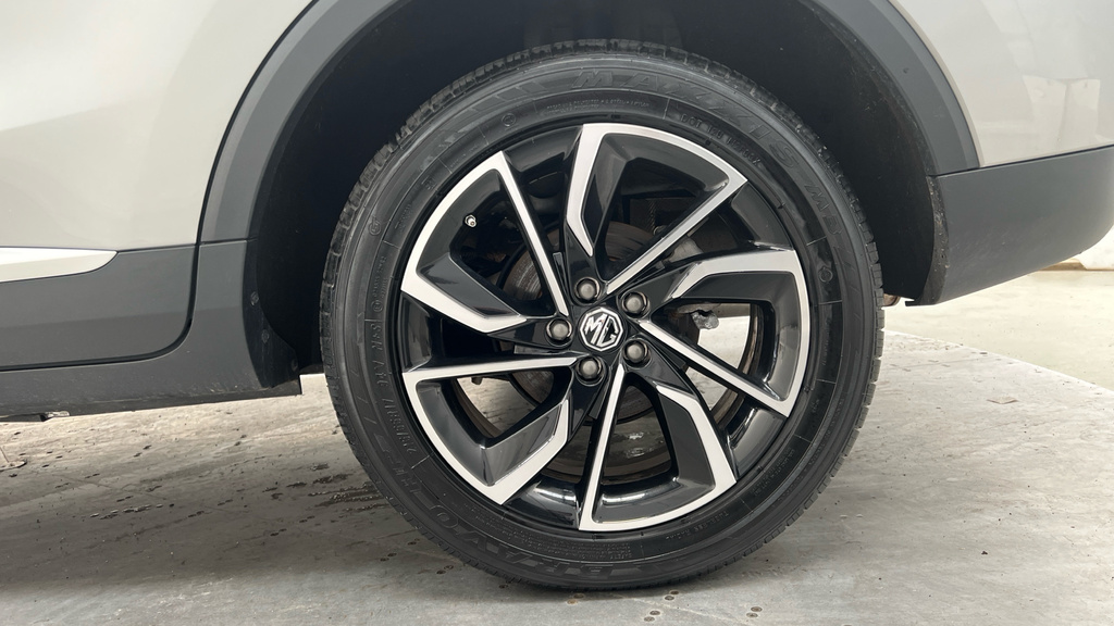 MG ZS Exclusive 1.5 LE24HHK Silver #5