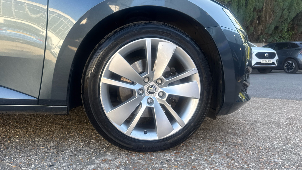 Skoda Superb 1.5 Tsi Act Se L Hatchback Dsg Euro 6 Grey #5