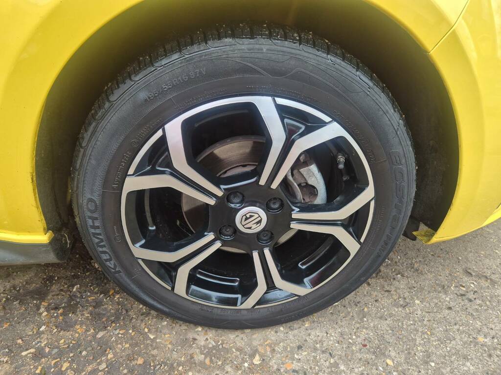 MG MG3 1.5 Vti-tech Exclusive Navigation Yellow #4