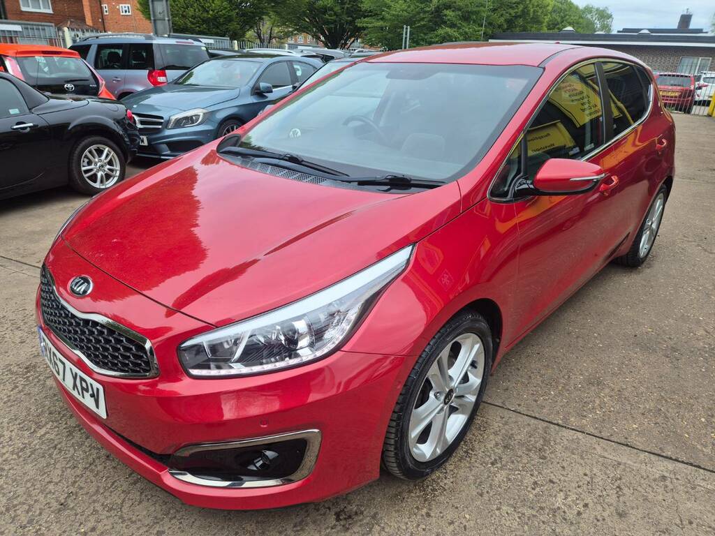 Kia Ceed 1.6 Crdi Isg 3 Dct Red