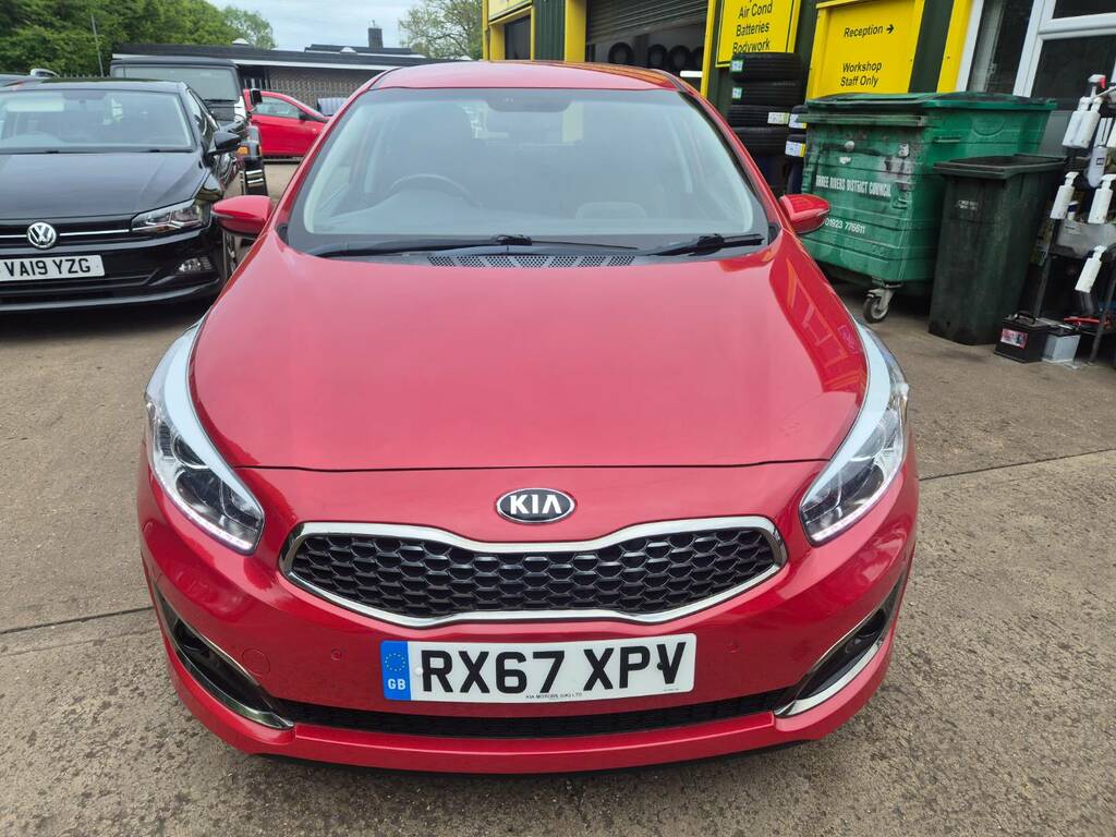 Kia Ceed 1.6 Crdi Isg 3 Dct RX67XPV Red #2