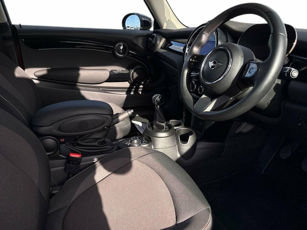 Mini Hatch 1.5 Cooper Classic - 2021 71 GX71JZL Red #6