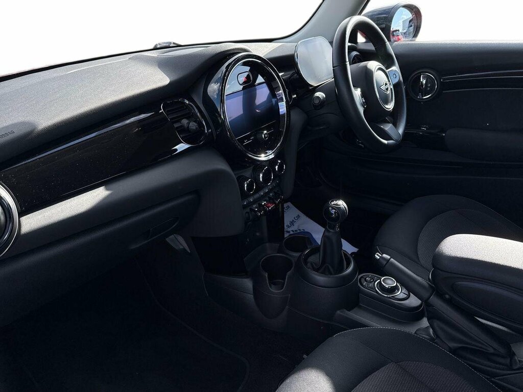 Mini Hatch 1.5 Cooper Classic - 2021 71 GX71JZL Red #2